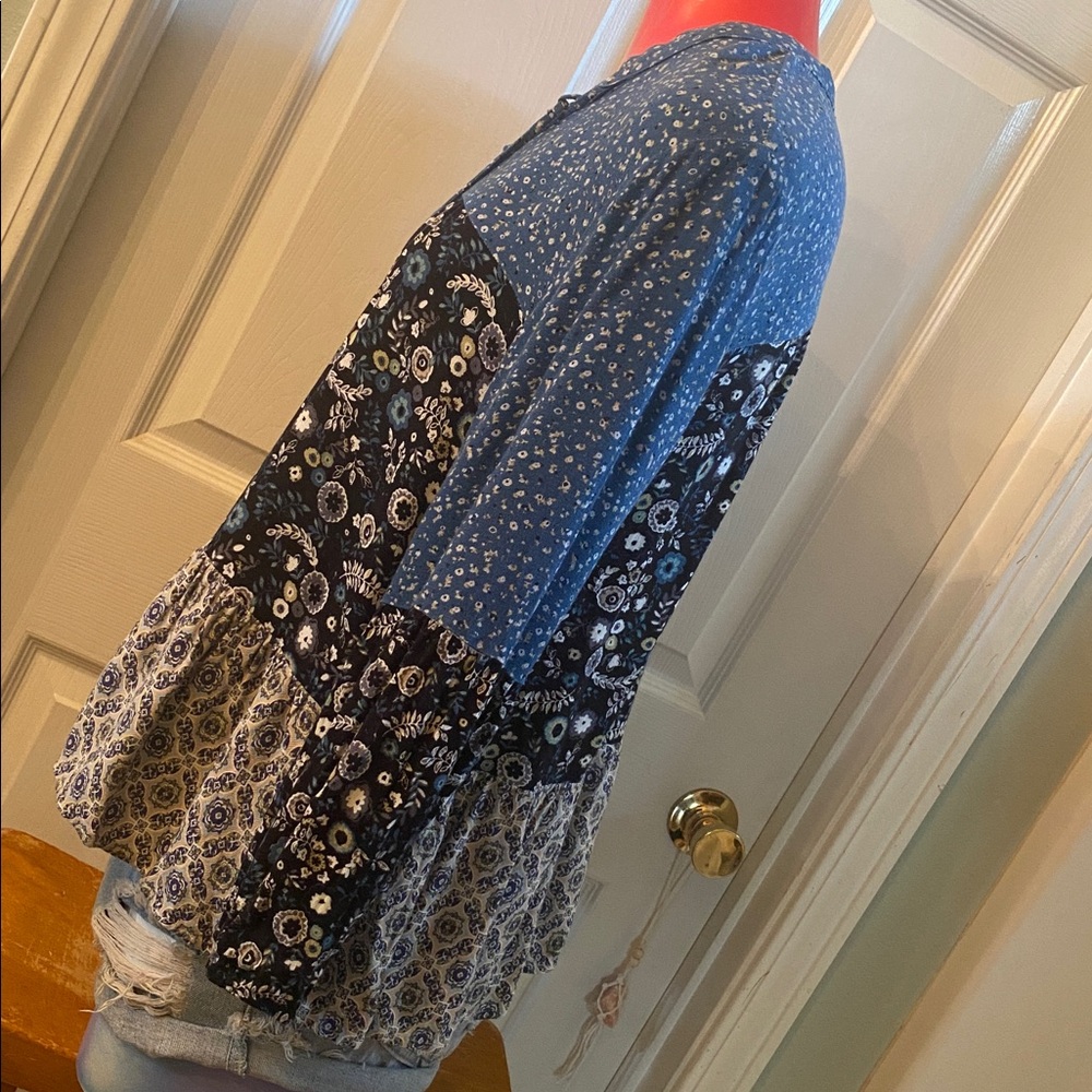 Miami Blue Floral Women's Blouse - Picture 6 of 12